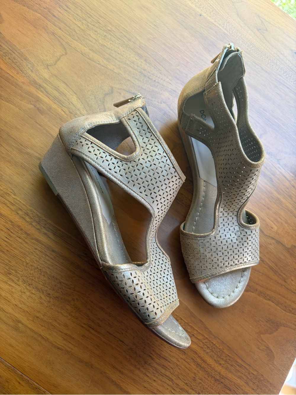 Donald Pliner Metallic Gold Perforated Leather T-Strap Wedge Sandals 8.5M